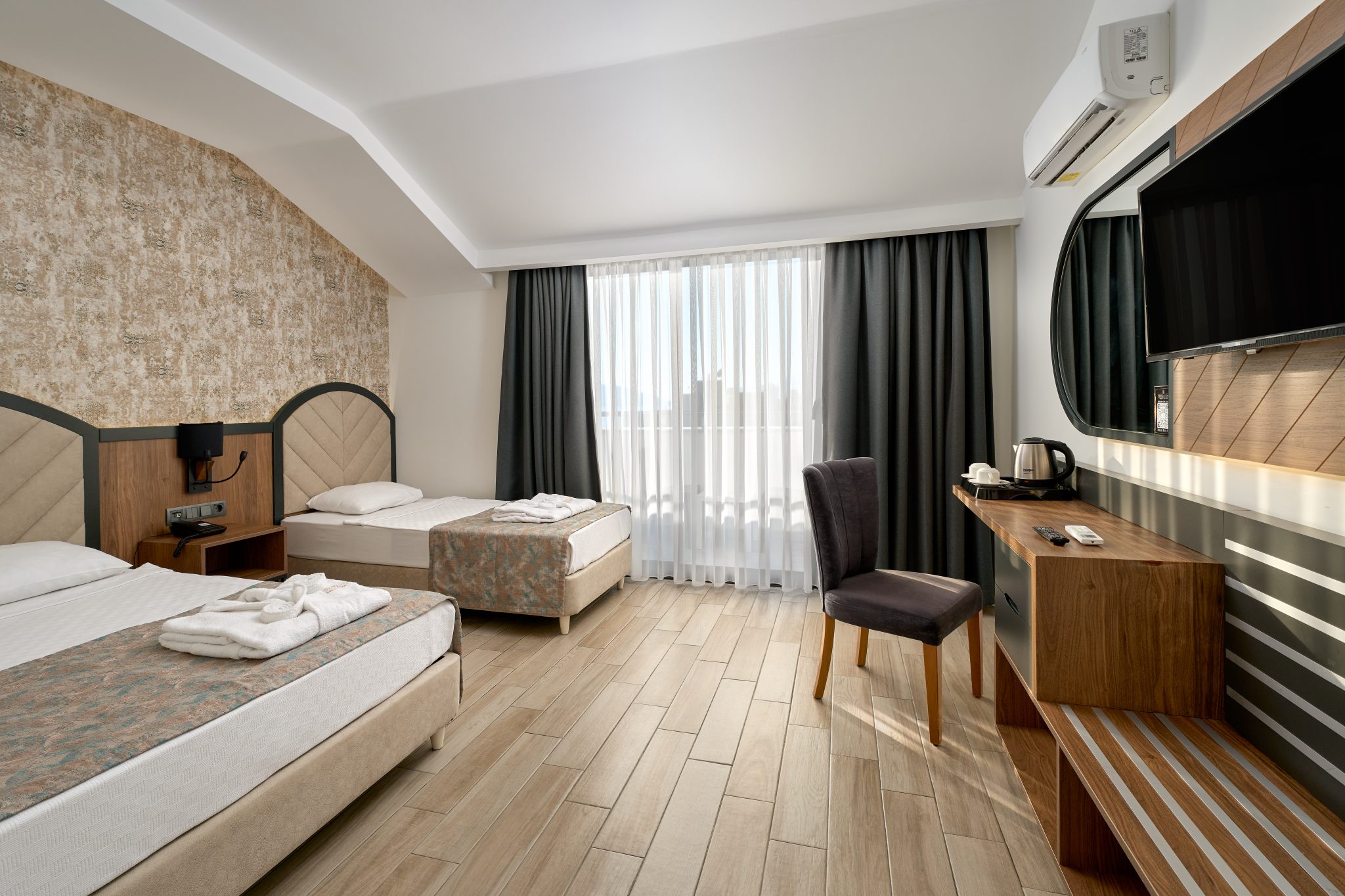 Grand Uysal standard side sea-view room
